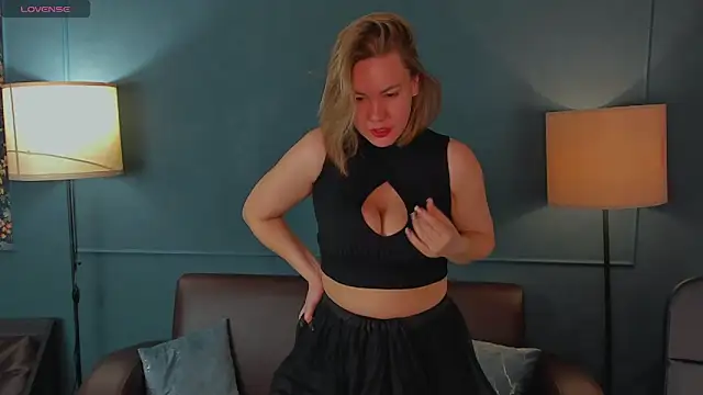 Snapshot of AriaEven chatting on 10, 3, 2026 AriaEven online show from 10, 3, 2026