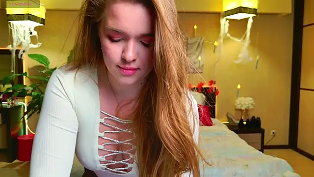 Snapshot of EmilyWhispers chatting on 8, 10, 2025 EmilyWhispers online show from 8, 10, 2025