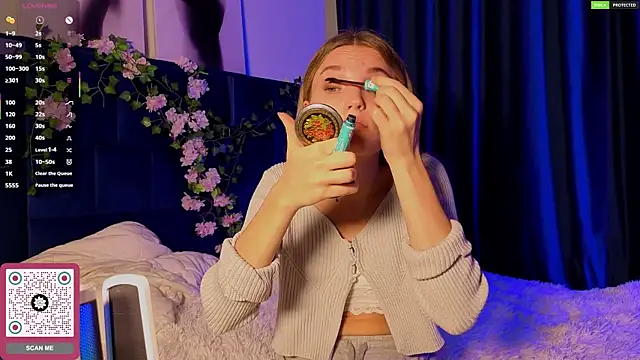 JulieLupo online show from 28, 10, 2025