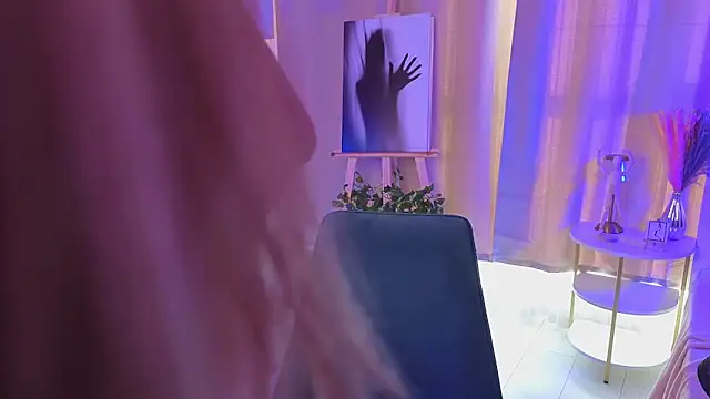 JulieLupo online show from 4, 11, 2025