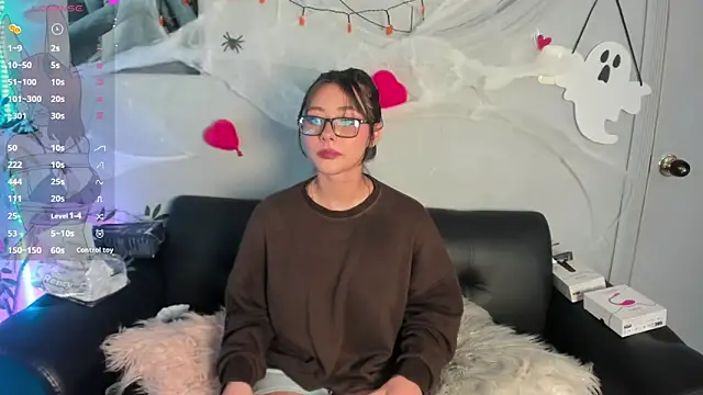 Snapshot of Hekate_20 chatting on 12, 10, 2025 Hekate 20 online show from 12, 10, 2025