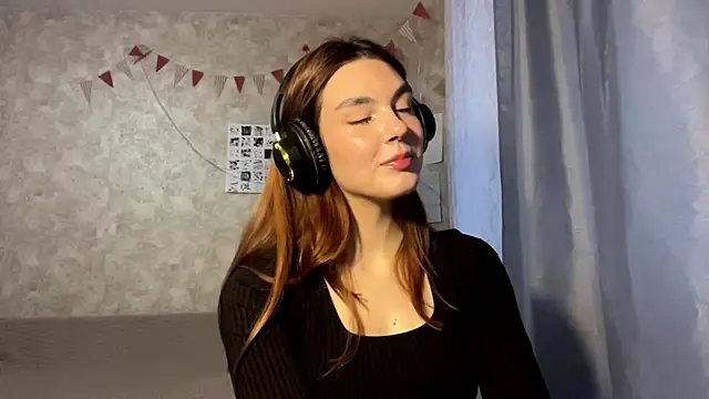 TeresitaLish online show from 9, 10, 2025