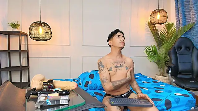 fkenneth macias online show from 10, 10, 2025