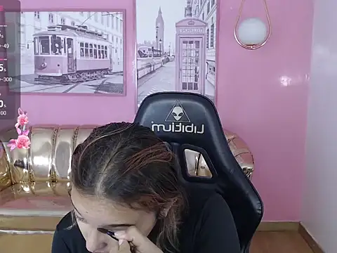 mia foster t online show from 6, 11, 2025