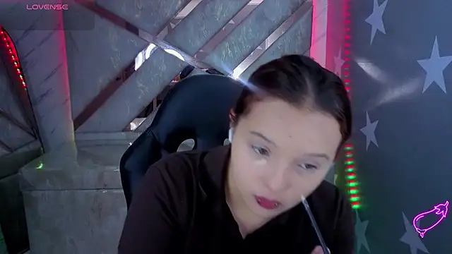 mia foster t online show from 19, 7, 2026