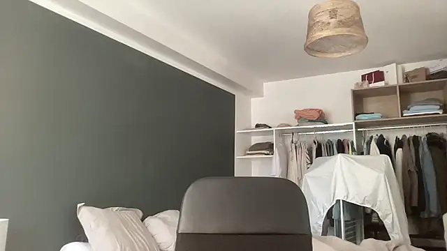 Snapshot of VersaGoo chatting on 5, 10, 2025 VersaGoo online show from 5, 10, 2025