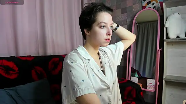 Sara Frayer online show from 27, 11, 2025