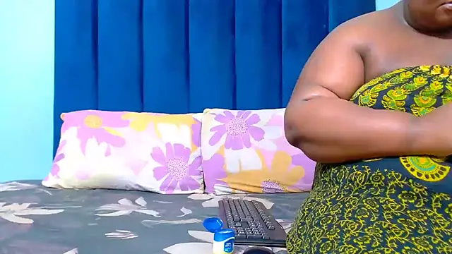 LadyBear2002 online show from 28, 7, 2026
