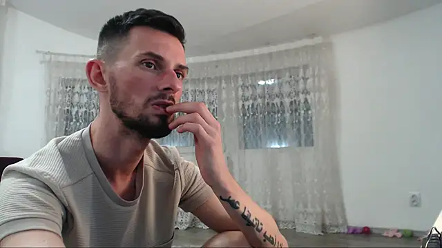 Snapshot of Tom_michaelx chatting on 2, 10, 2025 Tom michaelx online show from 2, 10, 2025