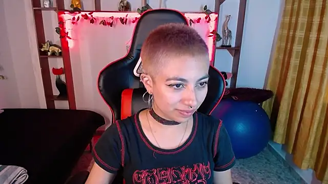 Snapshot of lunarichy22 chatting on 5, 11, 2025 lunarichy22 online show from 5, 11, 2025