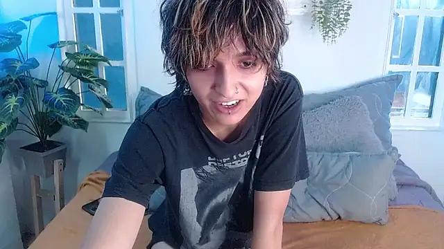 noellee   online show from 4, 10, 2025