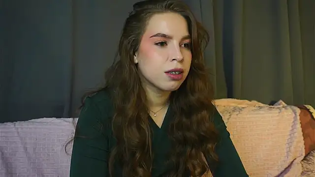 Snapshot of ToniaRoehr chatting on 9, 10, 2025 ToniaRoehr online show from 9, 10, 2025