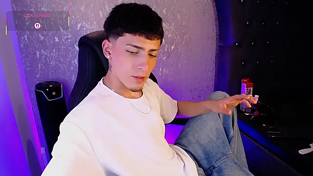 MateoMitchell online show from 14, 12, 2025