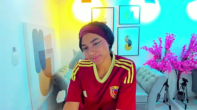 Juliie coper online show from 8, 11, 2025