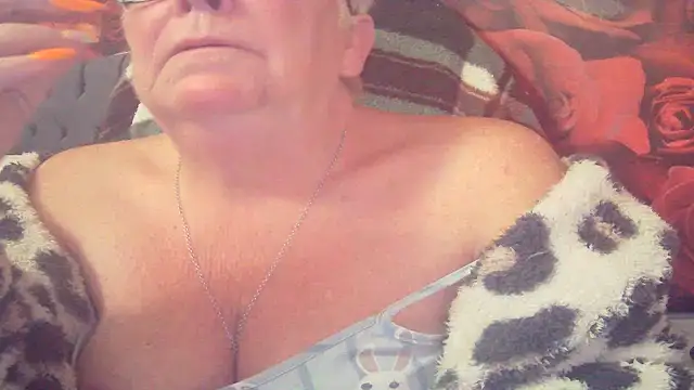 Playful MILF Demi online show from 30, 4, 2026