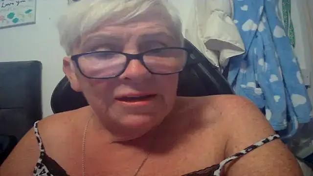 Playful MILF Demi online show from 5, 7, 2026
