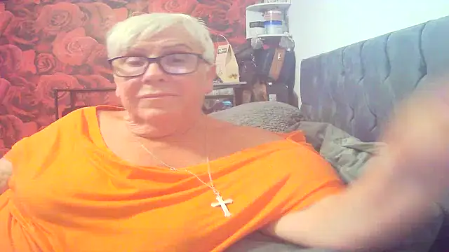 Playful MILF Demi online show from 6, 7, 2026