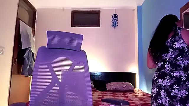 horny milf couple online show from 5, 7, 2026
