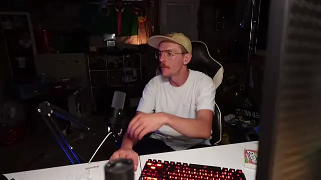 AverageMaleJay online show from 5, 10, 2025