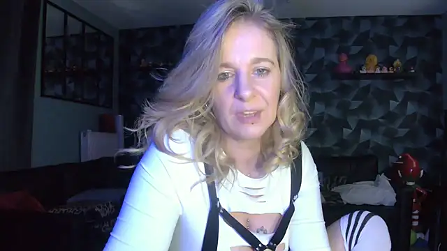 Delichieuse5 online show from 10, 2, 2026