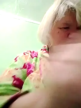 Snapshot of LusiyaGold5 chatting on 15, 10, 2025 LusiyaGold5 online show from 15, 10, 2025