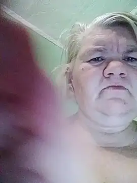 Snapshot of LusiyaGold5 chatting on 22, 10, 2025 LusiyaGold5 online show from 22, 10, 2025