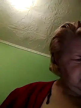 Snapshot of LusiyaGold5 chatting on 3, 12, 2025 LusiyaGold5 online show from 3, 12, 2025