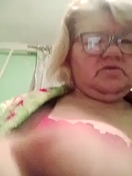 Snapshot of LusiyaGold5 chatting on 9, 1, 2026 LusiyaGold5 online show from 9, 1, 2026