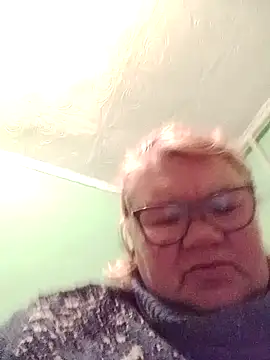 Snapshot of LusiyaGold5 chatting on 1, 3, 2026 LusiyaGold5 online show from 1, 3, 2026