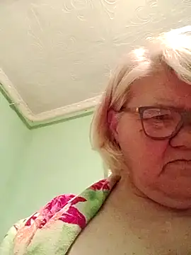 Snapshot of LusiyaGold5 chatting on 5, 3, 2026 LusiyaGold5 online show from 5, 3, 2026