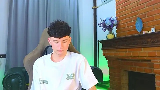 Cute Mike online show from 17, 2, 2026