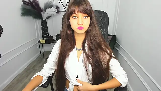 TiffanyYounge online show from 14, 11, 2025