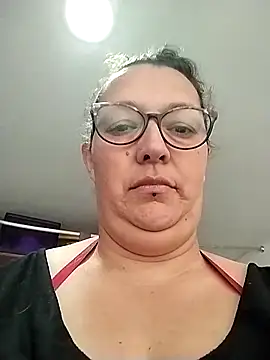 Snapshot of -saraqueen- chatting on 4, 11, 2025 -saraqueen- online show from 4, 11, 2025