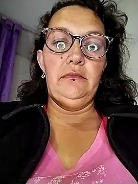 Snapshot of -saraqueen- chatting on 7, 11, 2025 -saraqueen- online show from 7, 11, 2025