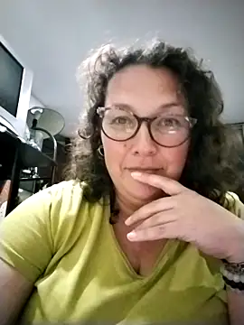 Snapshot of -saraqueen- chatting on 9, 11, 2025 -saraqueen- online show from 9, 11, 2025