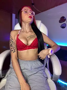 Sofiaa pink online show from 6, 10, 2025