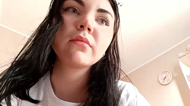 Snapshot of Abi_bee chatting on 6, 10, 2025 Abi bee online show from 6, 10, 2025