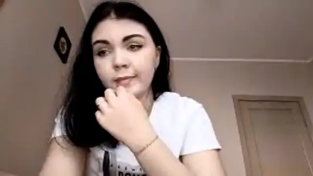 Snapshot of Abi_bee chatting on 28, 10, 2025 Abi bee online show from 28, 10, 2025