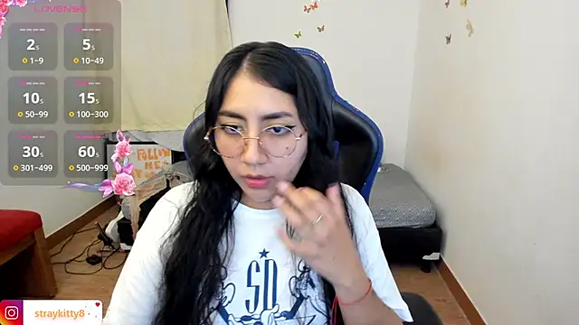 Snapshot of LoveLyy- chatting on 2, 12, 2025 LoveLyy- online show from 2, 12, 2025