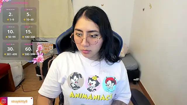 Snapshot of LoveLyy- chatting on 5, 1, 2026 LoveLyy- online show from 5, 1, 2026