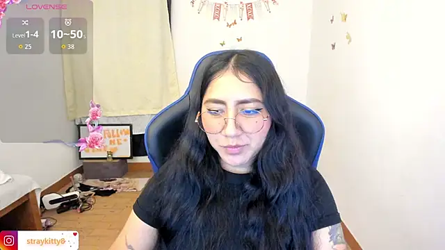 Snapshot of LoveLyy- chatting on 23, 6, 2026 LoveLyy- online show from 23, 6, 2026