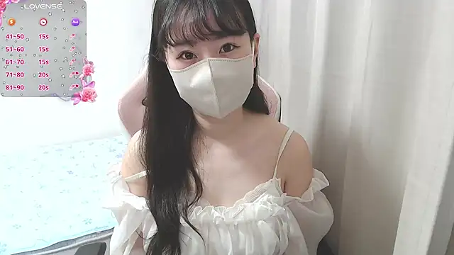 Snapshot of hinako08 chatting on 5, 12, 2025 hinako08 online show from 5, 12, 2025