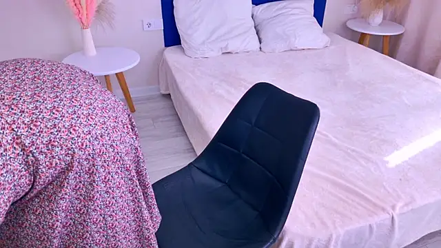 Alexis Lovely online show from 6, 8, 2026