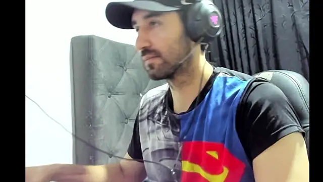 Snapshot of coolfriki chatting on 27, 10, 2025 coolfriki online show from 27, 10, 2025