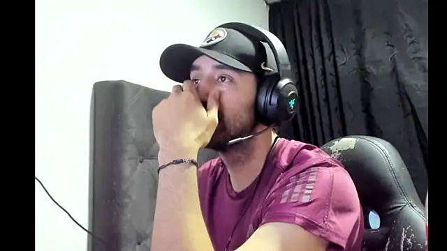 Snapshot of coolfriki chatting on 30, 10, 2025 coolfriki online show from 30, 10, 2025