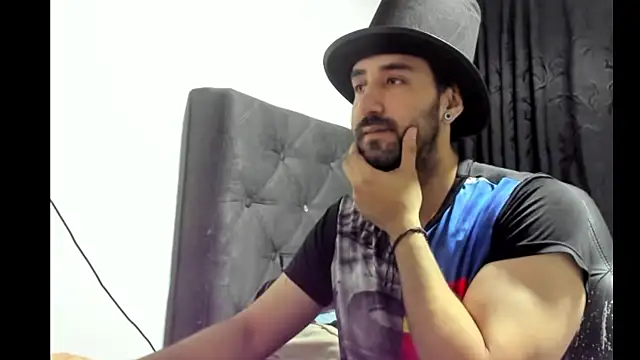 Snapshot of coolfriki chatting on 1, 11, 2025 coolfriki online show from 1, 11, 2025