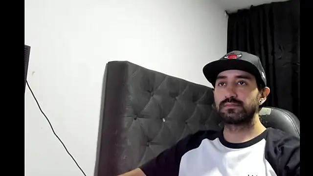 Snapshot of coolfriki chatting on 8, 11, 2025 coolfriki online show from 8, 11, 2025