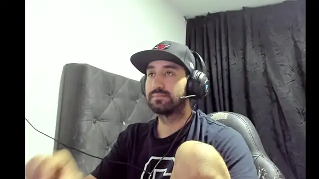 Snapshot of coolfriki chatting on 9, 11, 2025 coolfriki online show from 9, 11, 2025