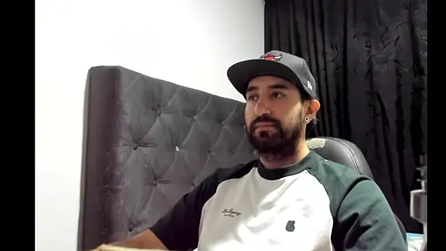 Snapshot of coolfriki chatting on 19, 11, 2025 coolfriki online show from 19, 11, 2025