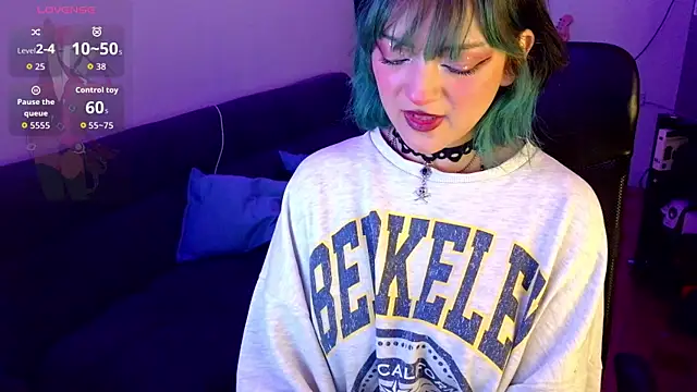 Snapshot of lucyliw chatting on 9, 10, 2025 lucyliw online show from 9, 10, 2025